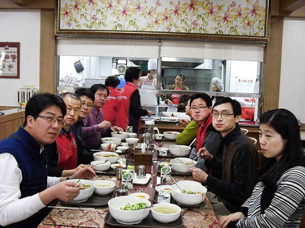 15회 노인복지관 배식봉사 [2011년 첫번째는 외주조달팀과 함께 하였습니다]