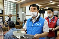 18회 노인복지관 배식봉사 [2011년 네번째는 토목환경사업팀과 함께 하였습니다...